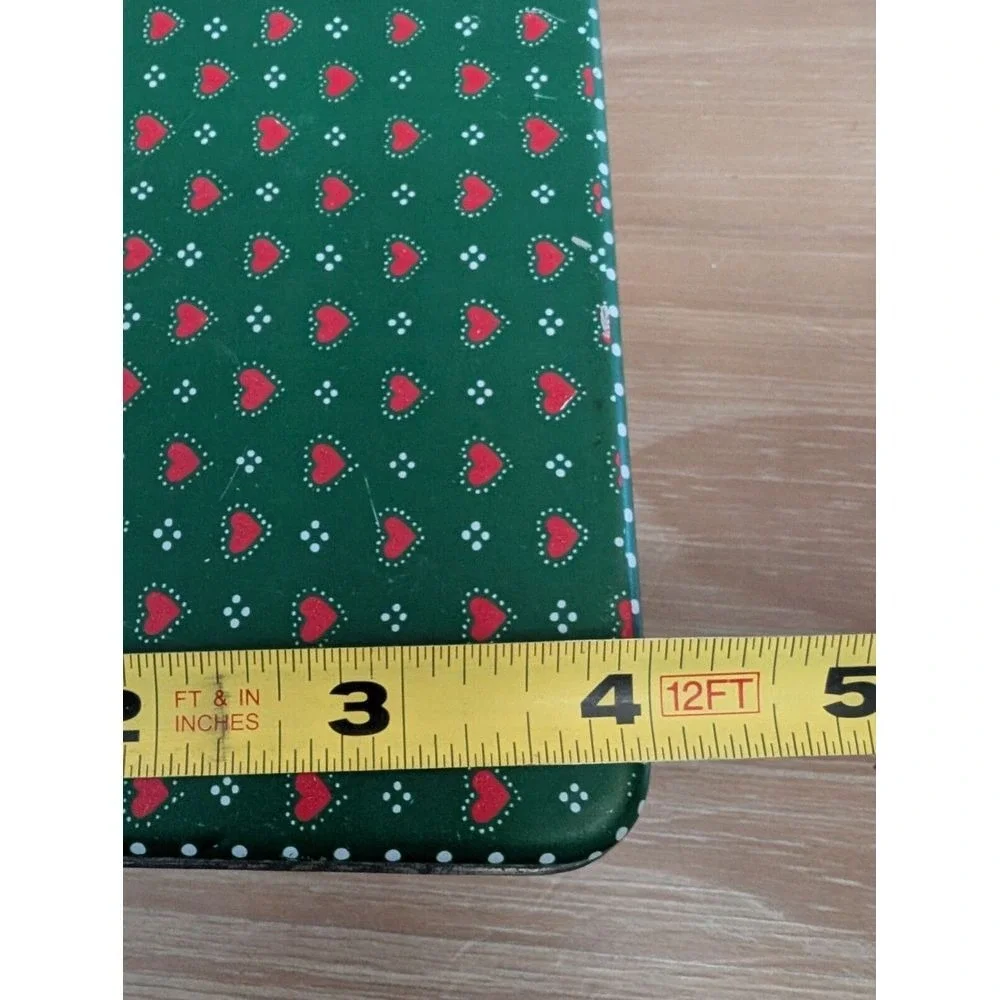 Dept 56‎ Tin w Lid, Christmas Green w Red Hearts Vintage, Made In Hong Kong